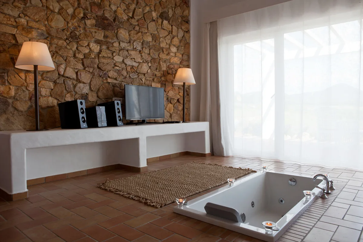 Deluxe Suite — Photo 1 of 5