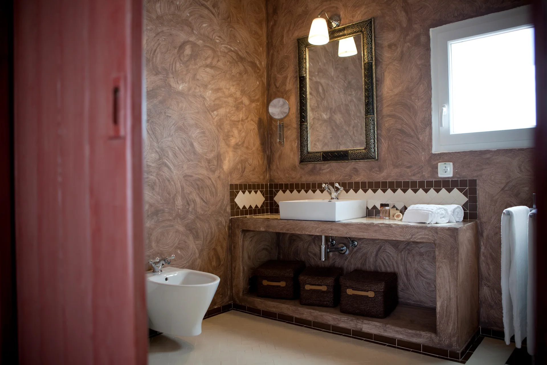 Deluxe Suite — Photo 4 of 5