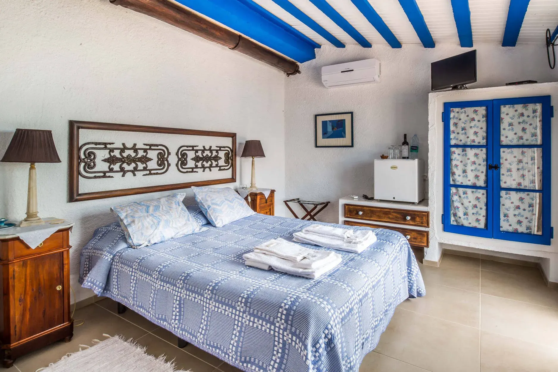 Double room — Photo 2 of 2